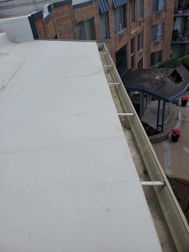 At Midwest Commercial Gutter Cleaning, we have extensive experience cleaning gutters on every type of commercial building. From high-rise offices to warehouses and shopping centers, if it has gutters, we have the expertise to clean them.