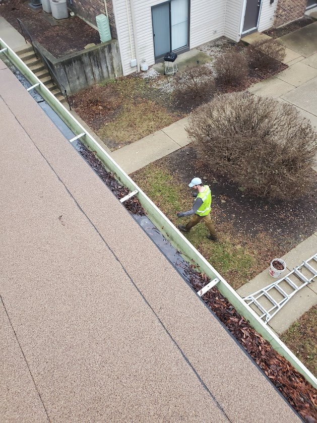 From office buildings to warehouses, Midwest Commercial Gutter Cleaning handles it all. If it has gutters, we clean them—better than anyone else.